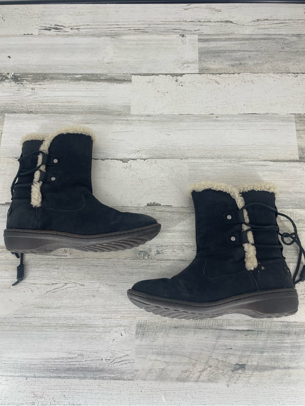 UGG Akadia 7" Sheepskin Boots Black Lace Up 1007760 Size 11